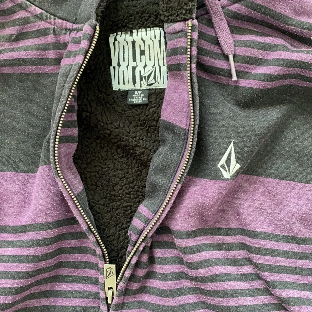 Volcom - Picture 3 of 5